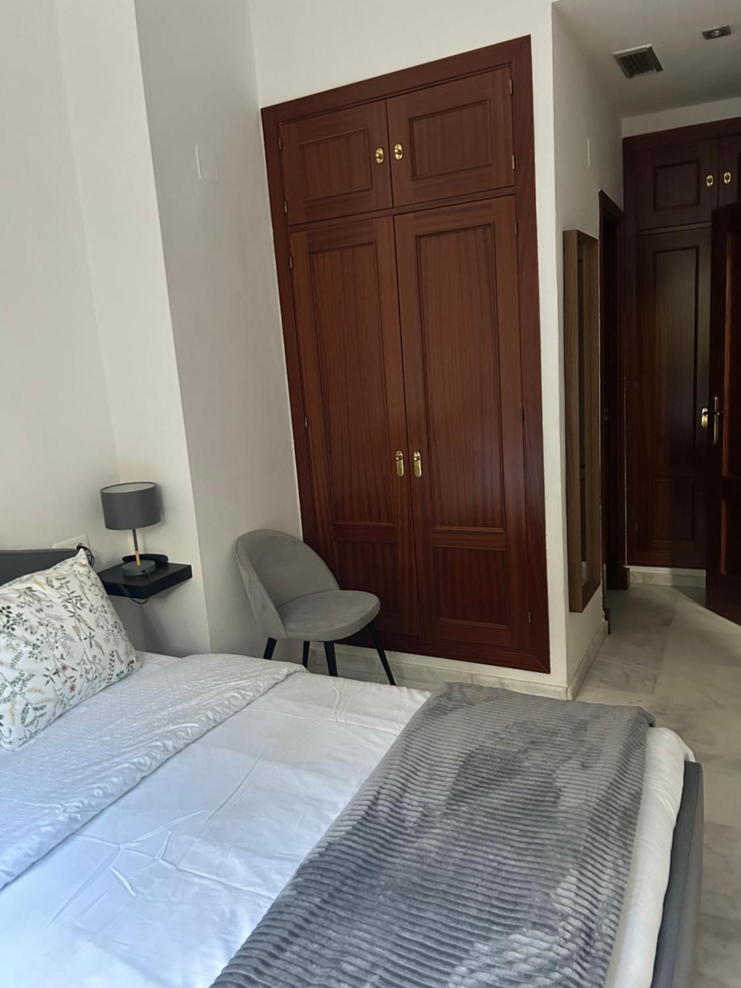 Apartamento Proximo Al Centro De 2 Dormitorios Con Piscina. Seville Luaran gambar